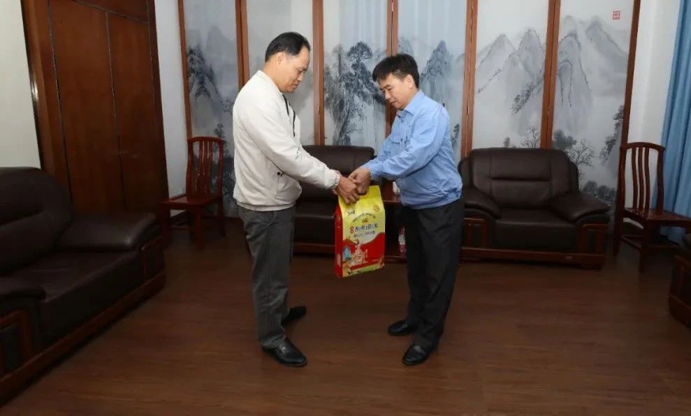 海南省总工会到pp电子模拟器发展新春慰问2.jpg