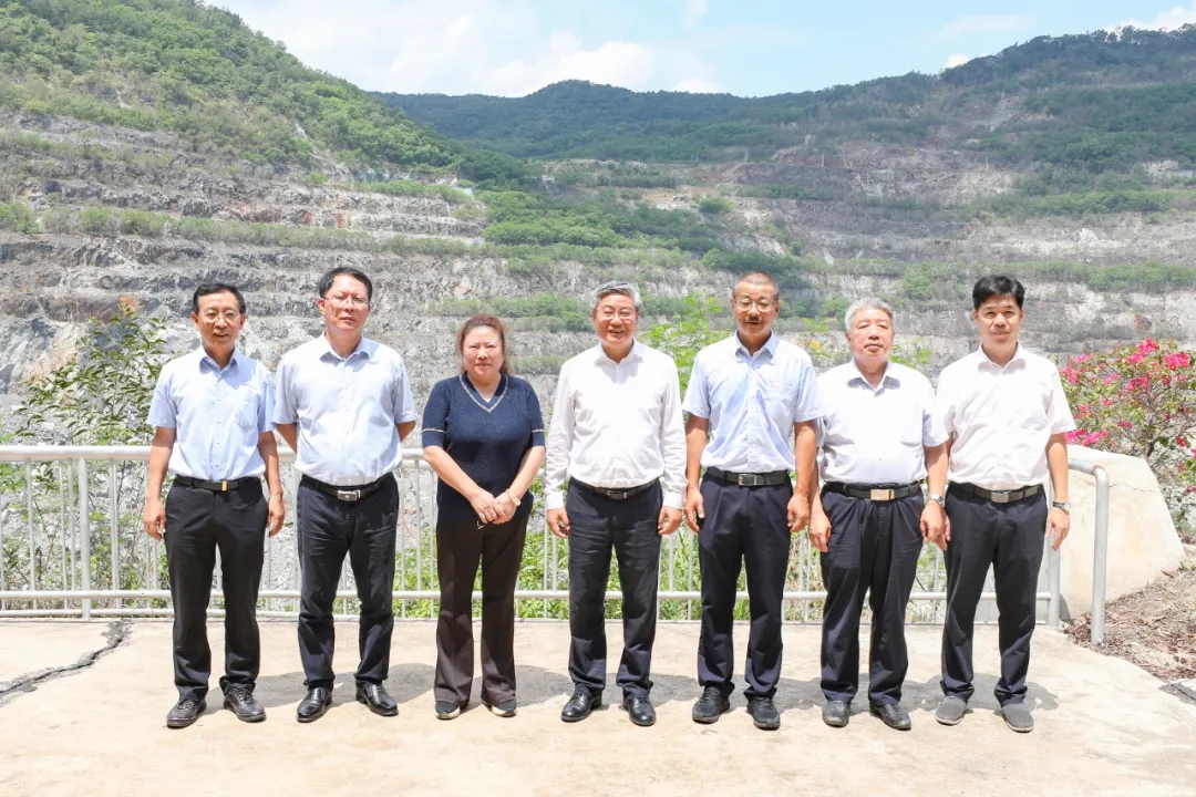 海南省政协主席李荣灿到pp电子模拟器调研1_副本.jpg