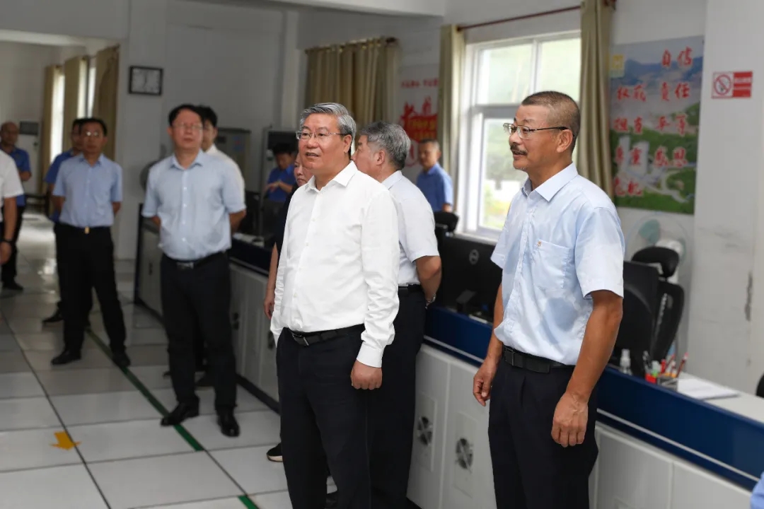 海南省政协主席李荣灿到pp电子模拟器调研3_副本.jpg