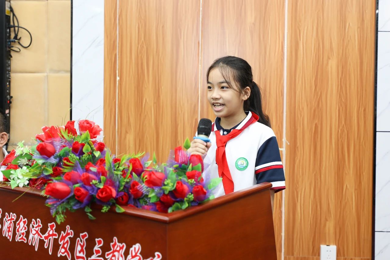 情暖校园 关爱成长 pp电子模拟器发展六一儿童节公益捐赠活动3.jpg
