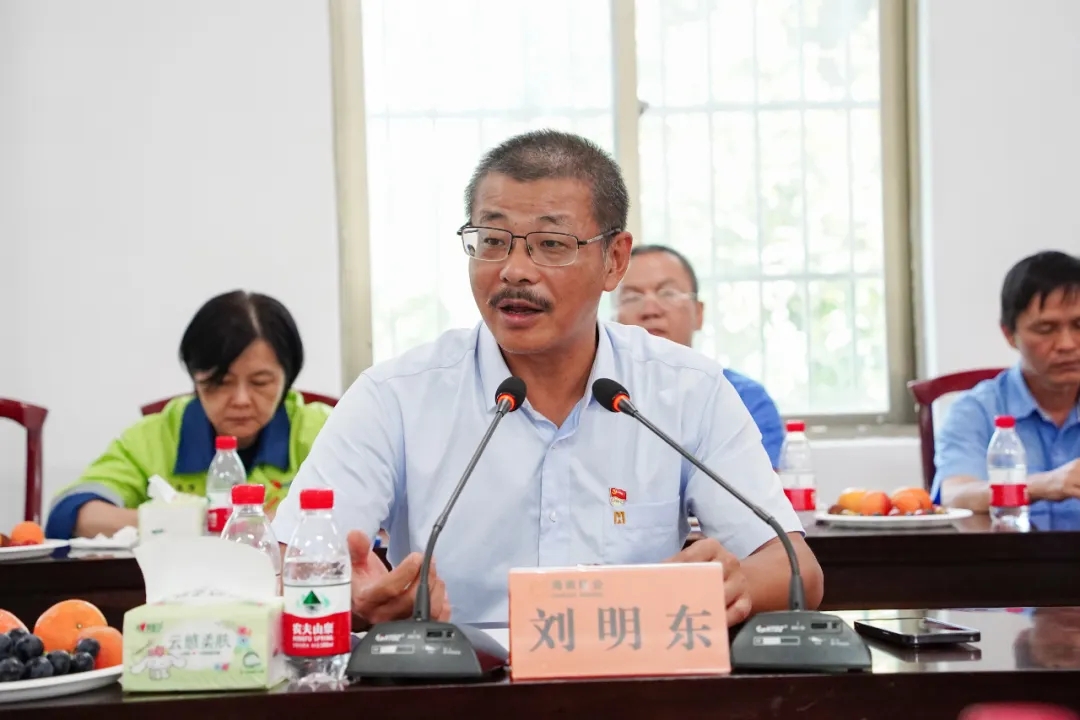 pp电子模拟器召开“七一”座谈会2.jpg