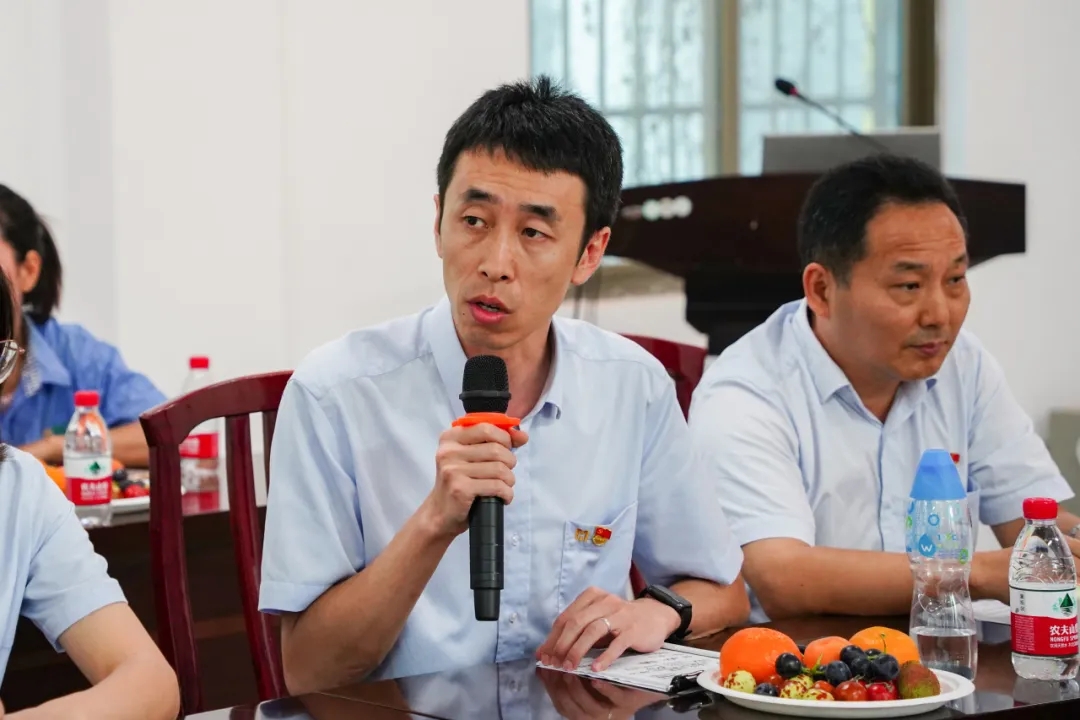 pp电子模拟器召开“七一”座谈会4.jpg