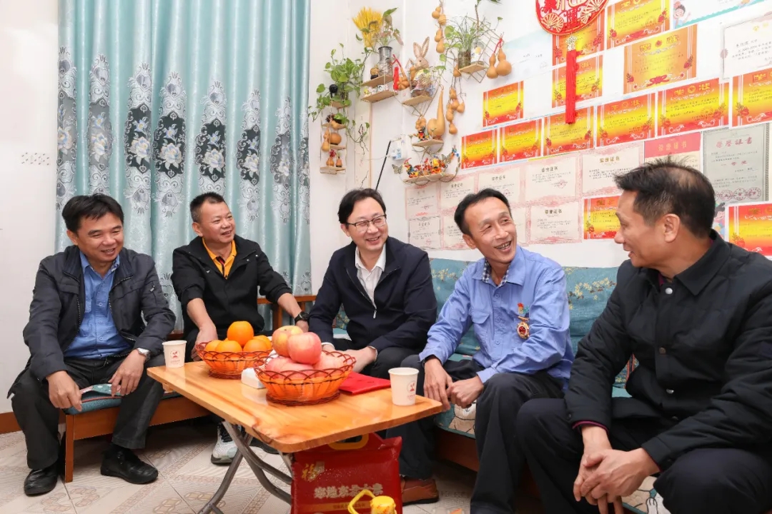 海南省总工会副主席陈波走访慰问pp电子模拟器员工